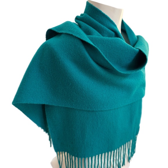 Holt Renfrew 100% Lambswool Scarf 🏴– Made in Scotland - Picture 7 of 10